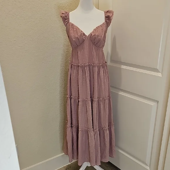 Le Lis Collection Blush Pink Flutter Sleeve Tiered Midi Dress Sz M - Picture 10 of 10